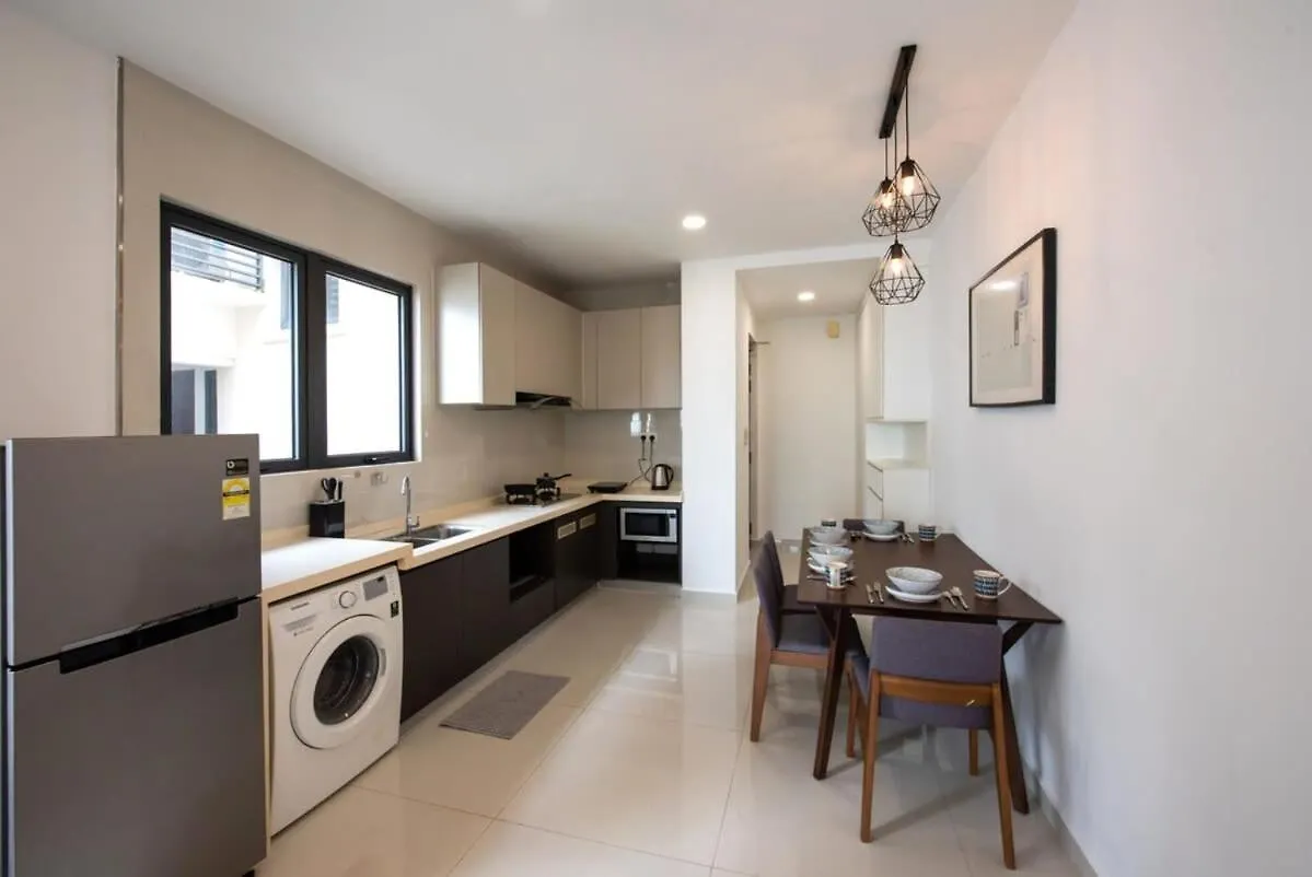 דירה ג'והור בהרו Comfy 3Br Apt In Danga Bay Free Parking Sea View מלזיה